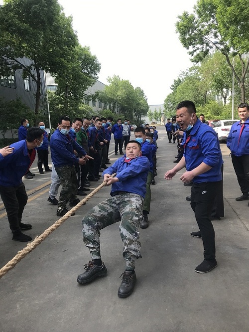 完美(中国)一站式服务官网组织开展“喜迎二十大、建功新时代”职工拔河比赛活动